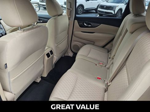 Used 2020 Nissan Rogue SV w/ Premium Package image 14