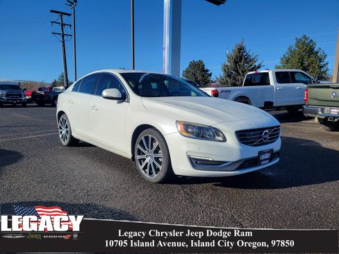 Used 2015 Volvo S60 T5 Platinum image 1