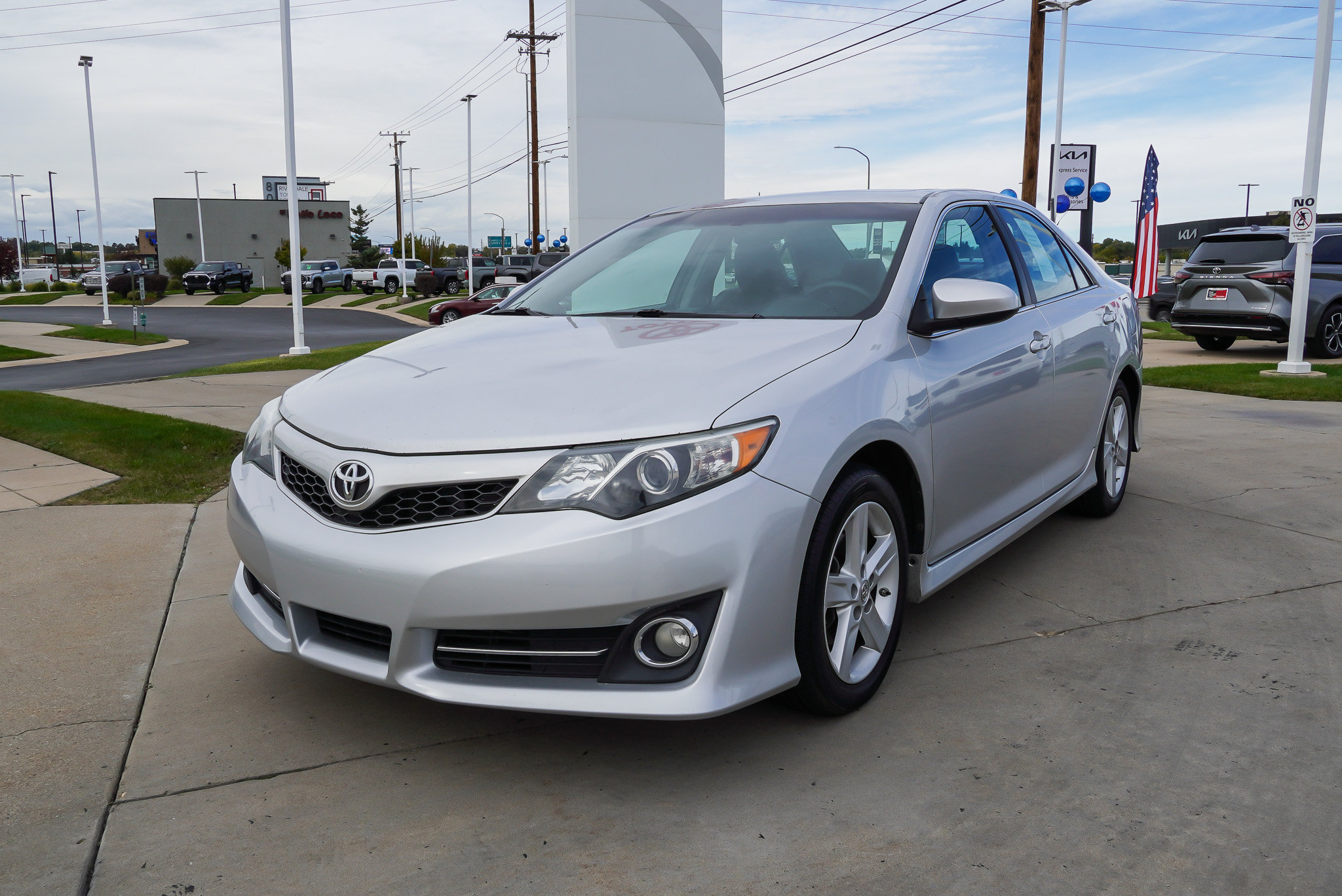 Used 2013 Toyota Camry SE FWD image 4