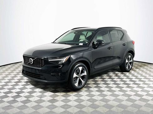 Used 2023 Volvo XC40 B5 Plus w/ Driver Assist Package image 3