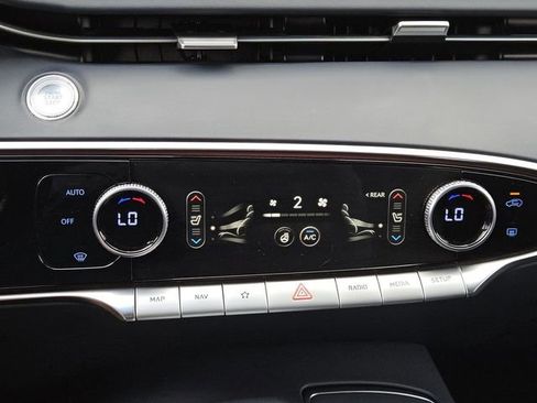 Used 2022 Genesis GV70 2.5T w/ Sport Prestige Package image 8