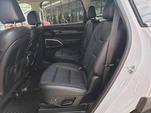 Used 2022 Kia Telluride EX w/ EX Premium Package AWD/4WD image 12