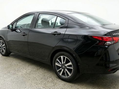 Used 2025 Nissan Versa SV image 6