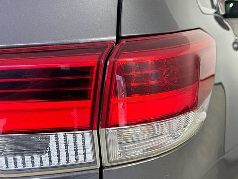 Used 2018 Toyota Highlander XLE AWD/4WD image 35