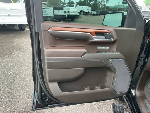 Used 2022 GMC Sierra 1500 Denali w/ Denali Reserve Package AWD/4WD image 10