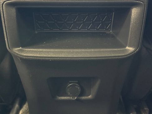 Used 2021 Toyota RAV4 LE FWD image 20