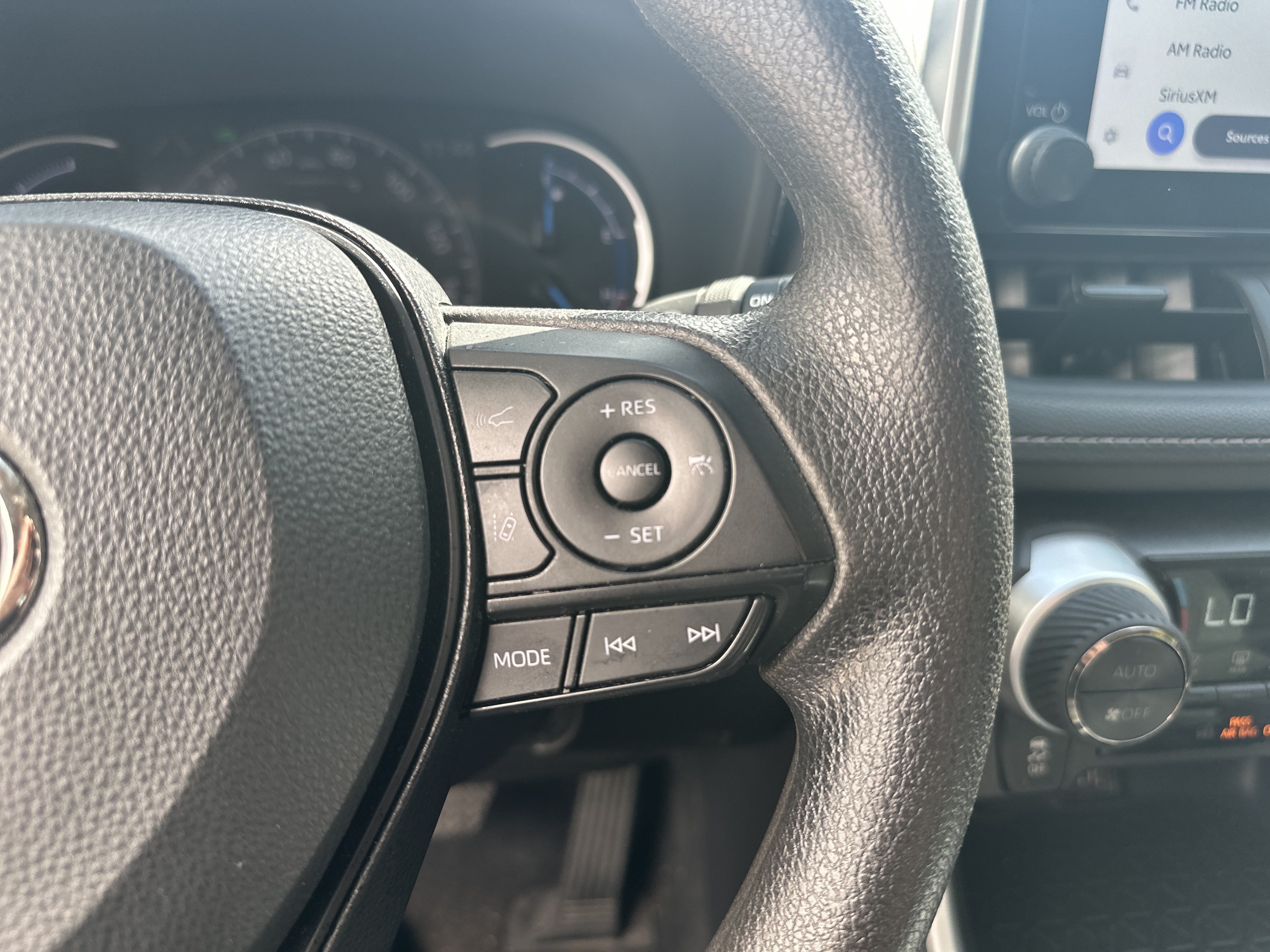 Used 2025 Toyota RAV4 XLE AWD/4WD image 19
