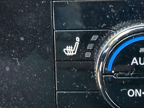 Used 2023 Nissan Pathfinder SL w/ Black Appearance Package image 17