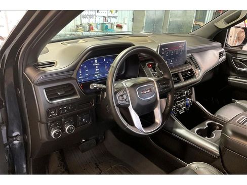 Used 2024 GMC Yukon SLT w/ SLT Luxury Package AWD/4WD image 16