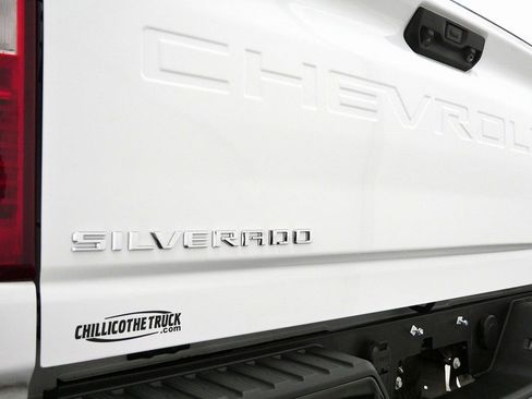 Used 2024 Chevrolet Silverado 2500 Custom w/ Custom Convenience Package image 10