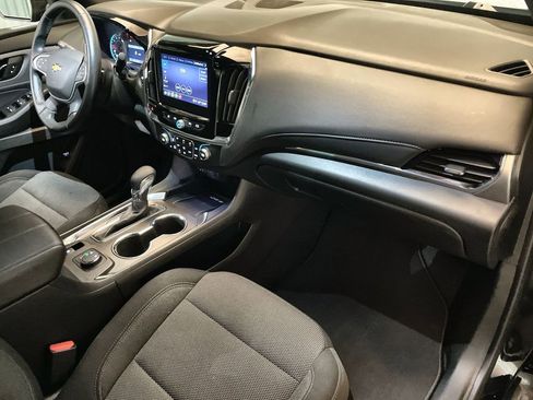 Used 2023 Chevrolet Traverse LT w/ Rear Camera Mirror Package image 27