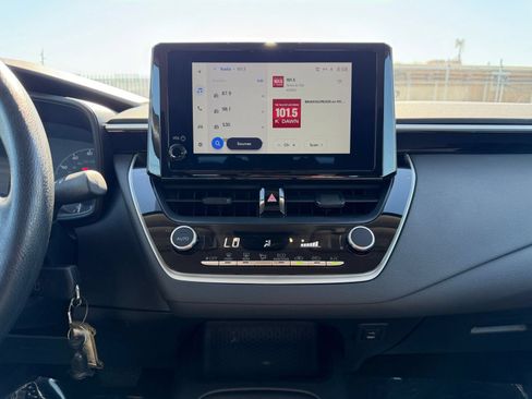 Used 2025 Toyota Corolla LE FWD image 17