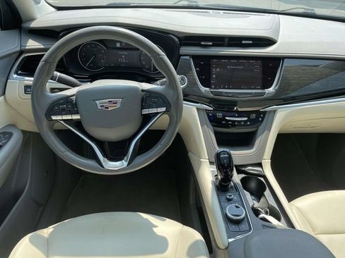 Used 2023 Cadillac XT6 Premium Luxury FWD image 2