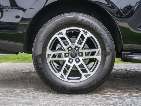 Used 2025 Ford Expedition Active RWD image 8