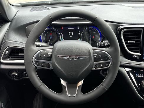 New 2026 Chrysler Pacifica Select image 12