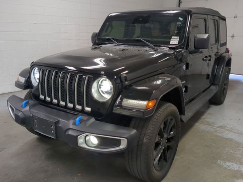 Used 2022 Jeep Wrangler Unlimited Sahara w/ Cold Weather Group image 8