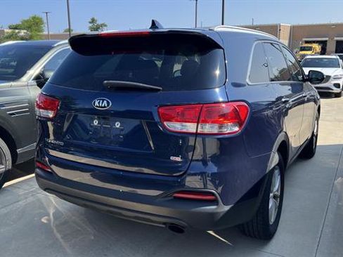 Used 2018 Kia Sorento FWD image 3