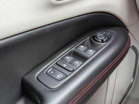Used 2018 Jeep Compass Limited w/ Navigation Group FWD image 25