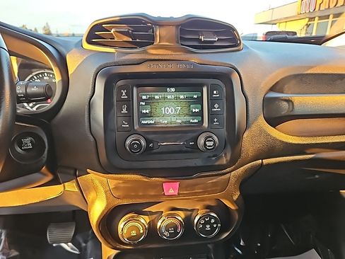 Used 2017 Jeep Renegade Latitude image 29