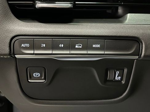 Used 2022 Cadillac Escalade Premium Luxury w/ LPO, Illumination Package image 15