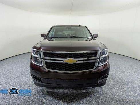 Used 2020 Chevrolet Suburban LT w/ Luxury Package AWD/4WD image 2
