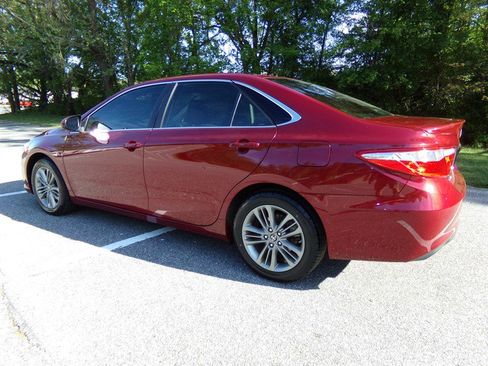 Used 2017 Toyota Camry SE image 10