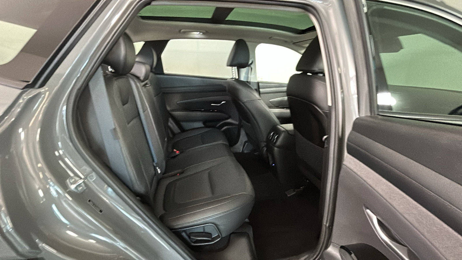 Used 2025 Hyundai Tucson Limited AWD/4WD image 36