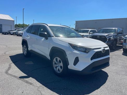 Used 2019 Toyota RAV4 LE FWD image 7