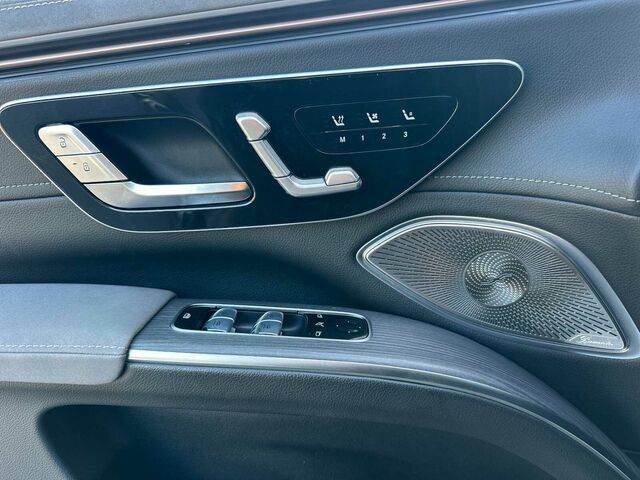 Used 2023 Mercedes-Benz EQS 580 4MATIC SUV w/ Acoustic Comfort Package image 11