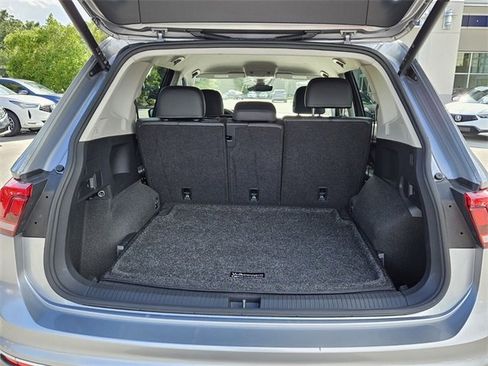 Used 2024 Volkswagen Tiguan SE image 7