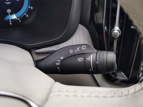 Certified 2023 Volvo XC60 B5 Plus w/ Climate Package image 16