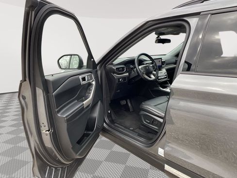 Used 2023 Ford Explorer XLT w/ Equipment Group 202A image 18