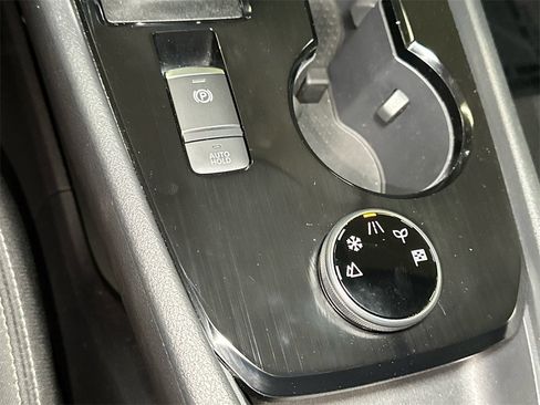 Used 2024 Nissan Rogue S image 26