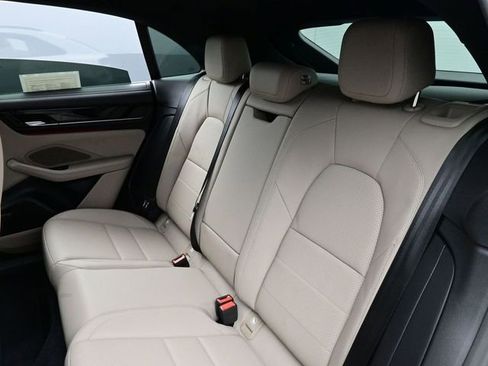 Certified 2025 Porsche Macan Electric image 13