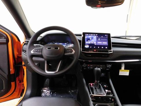 New 2026 Jeep Compass Latitude image 8