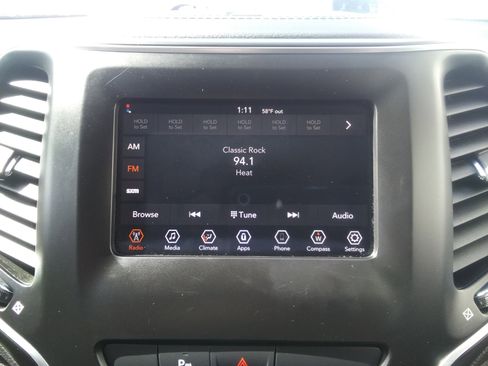 Used 2019 Jeep Cherokee Latitude Plus image 21