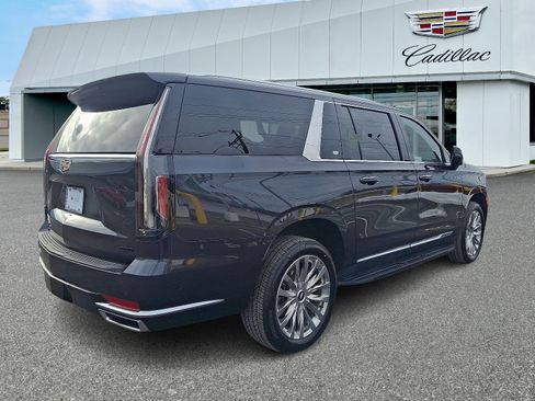 Used 2023 Cadillac Escalade ESV Premium Luxury image 5