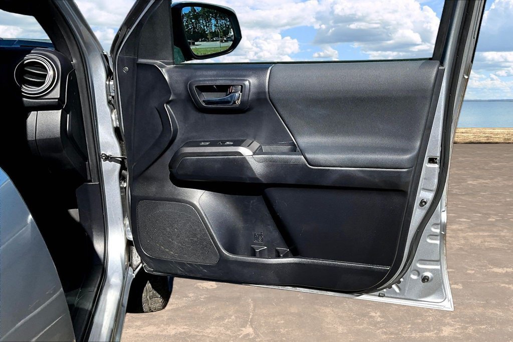 Used 2020 Toyota Tacoma TRD Off-Road RWD image 31