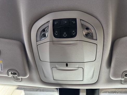 Used 2018 Chrysler Pacifica Touring-L w/ Tire & Wheel Group image 33