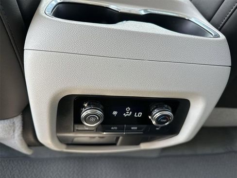 Used 2024 GMC Acadia Denali AWD/4WD image 21