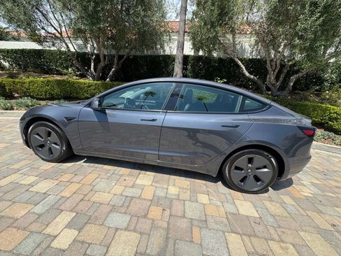 Used 2023 Tesla Model 3 Standard Range image 9