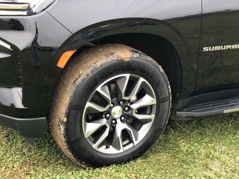 Used 2021 Chevrolet Suburban LT w/ LT Signature Plus Package image 2