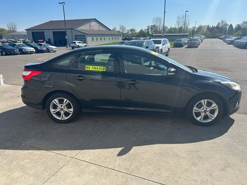 Used 2013 Ford Focus SE w/ SE Winter Pkg FWD image 4