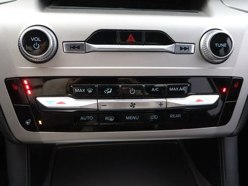 Used 2022 Ford Explorer XLT w/ Equipment Group 202A image 20