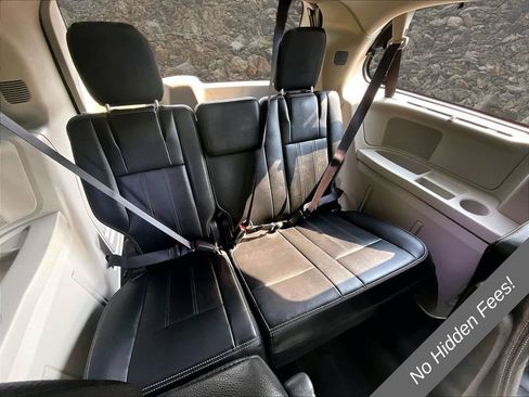 Used 2015 Chrysler Town & Country Touring FWD image 23
