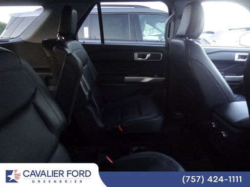 Used 2021 Ford Explorer XLT w/ Equipment Group 202A RWD image 9