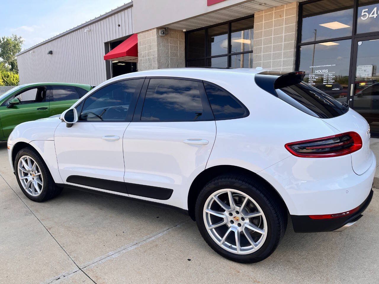 Used 2018 Porsche Macan w/ Premium Package Plus AWD/4WD image 3