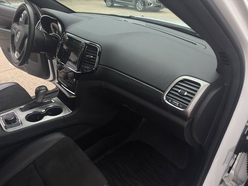 Used 2019 Jeep Grand Cherokee Altitude AWD/4WD image 39