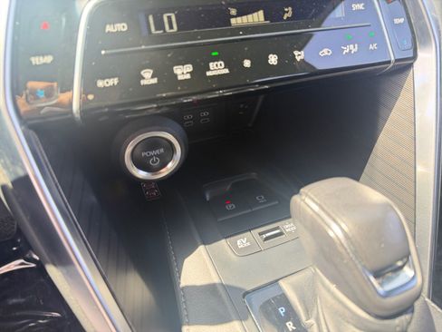 Certified 2024 Toyota Venza Limited AWD/4WD image 18
