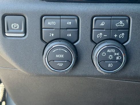 Used 2024 Chevrolet Silverado 1500 High Country w/ High Country Premium Package AWD/4WD image 23